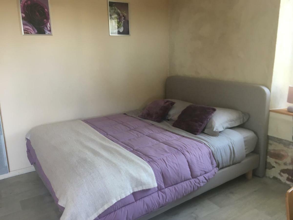 Les Gites D'Emilie Melesse Bagian luar foto